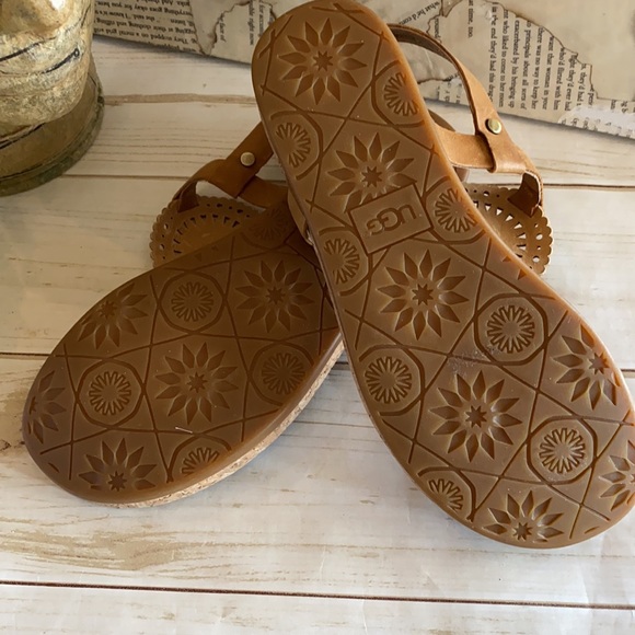 Ugg - Picture 3 of 3